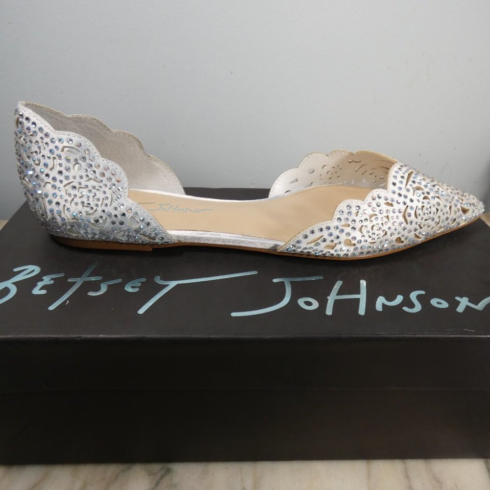 NiB Blue by Betsey Johnson Sparkling SB-Lucy, Ivory Satin, 10 M US
